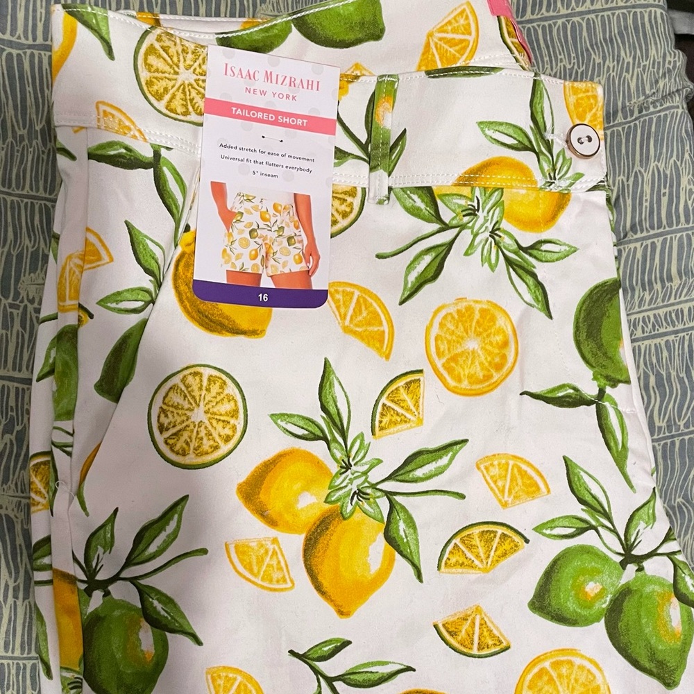 Isaac Mizrahi Tailoed short, Size 16, 5” inseam